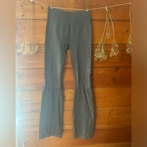 NATURYL by Niykee Hourglass Yoga Pants